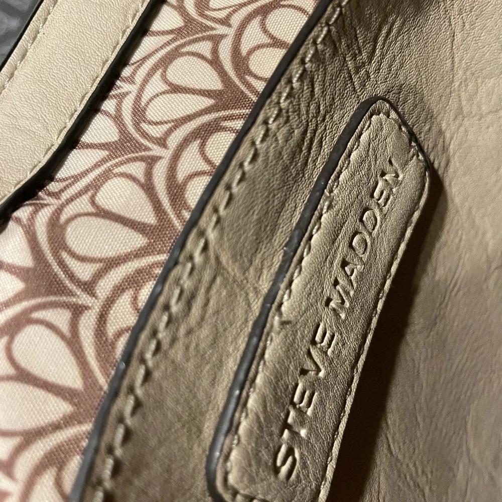 Steve Madden Cream Crossbody Bag with Tassel - Picture 6 of 7